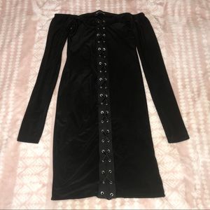 PRETTY LITTLE THING - OFF THE SHOULDER  DRESS